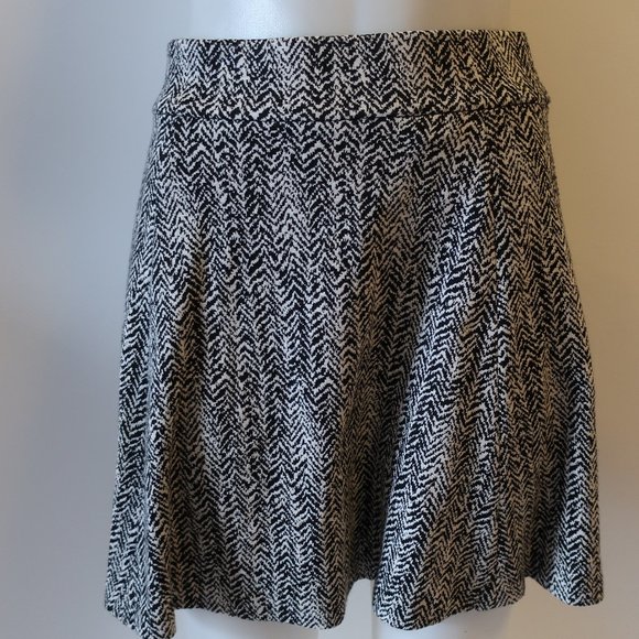THEORY BLACK WHITE PATTERN DESIGN SKIRT SZ S * - Picture 2 of 5
